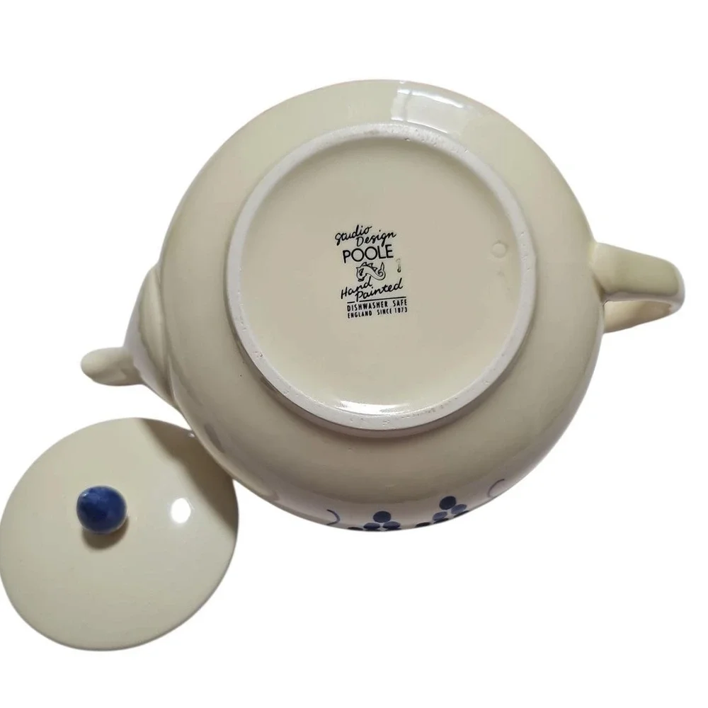 Vintage Poole Pottery Teapot Hand Painted Vineyard Grape Pattern England‎ 1873.